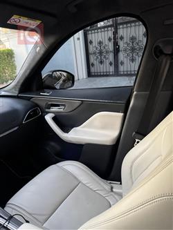 جاگوار F-Pace